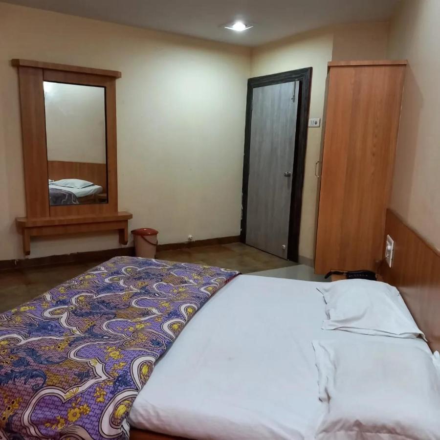 Sharan Hotel Shirdi Exterior foto
